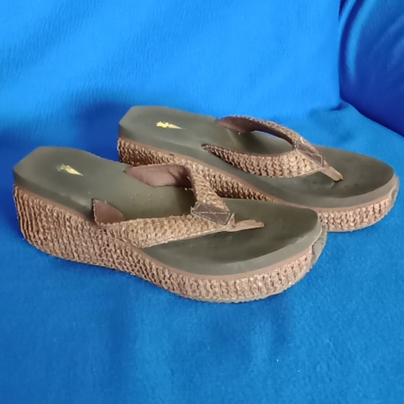 Volatile Wedge Flip Flops size 8